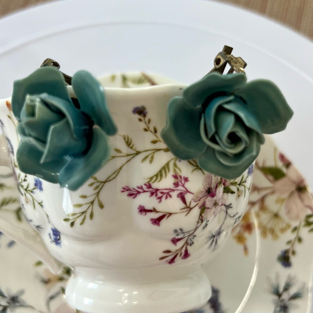 Floral Blue/Teal Flower Vintage Clip on Earrings